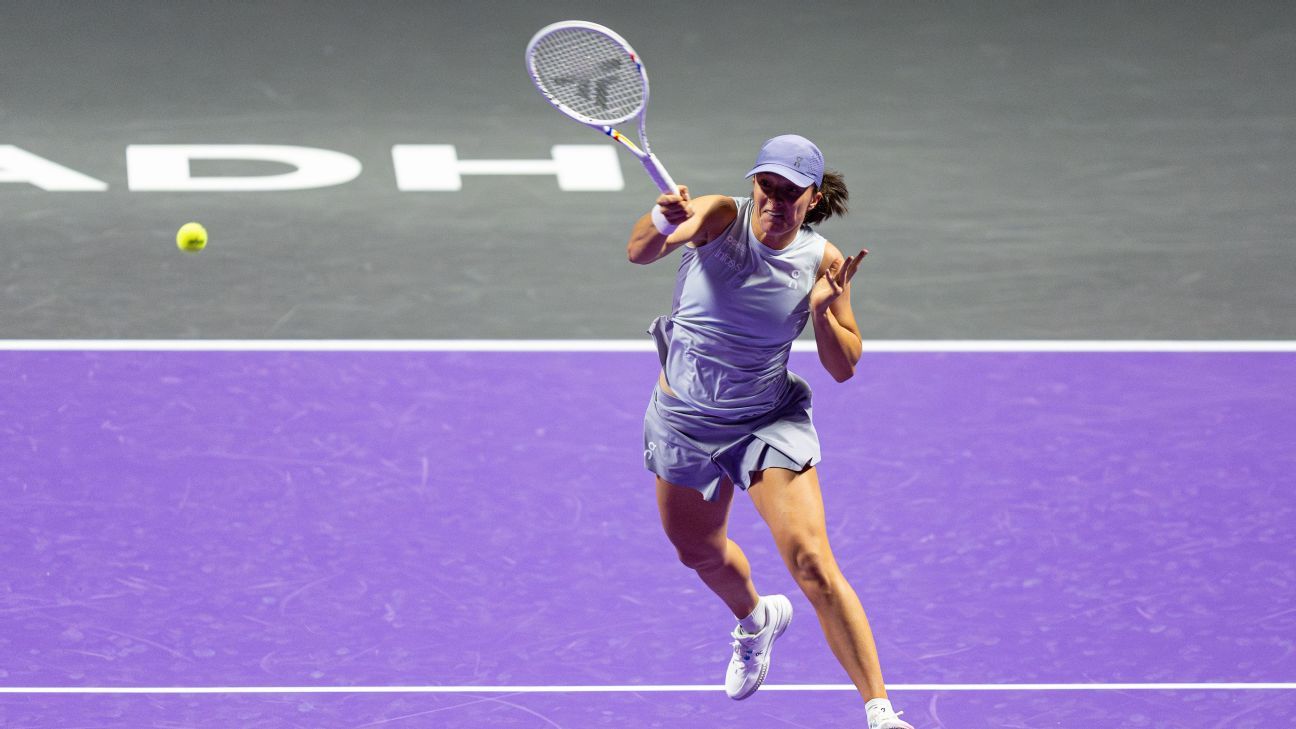 Swiatek defeats Keys in straight sets in WTA Finals opener