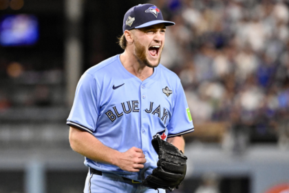 Blue Jays' Trey Yesavage beats the Dodgers to lead 3-2. Aidan Hutchinson signs record extension with Lions