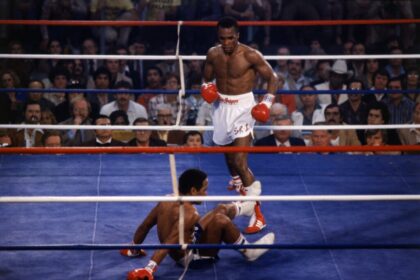 Sugar Ray Leonard defeats Wilfred Benitez in 1979 match