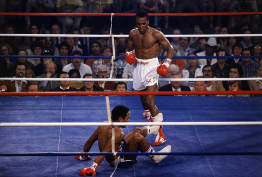 Sugar Ray Leonard defeats Wilfred Benitez in 1979 match