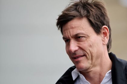 Wolff has no plans to sell additional Mercedes shares