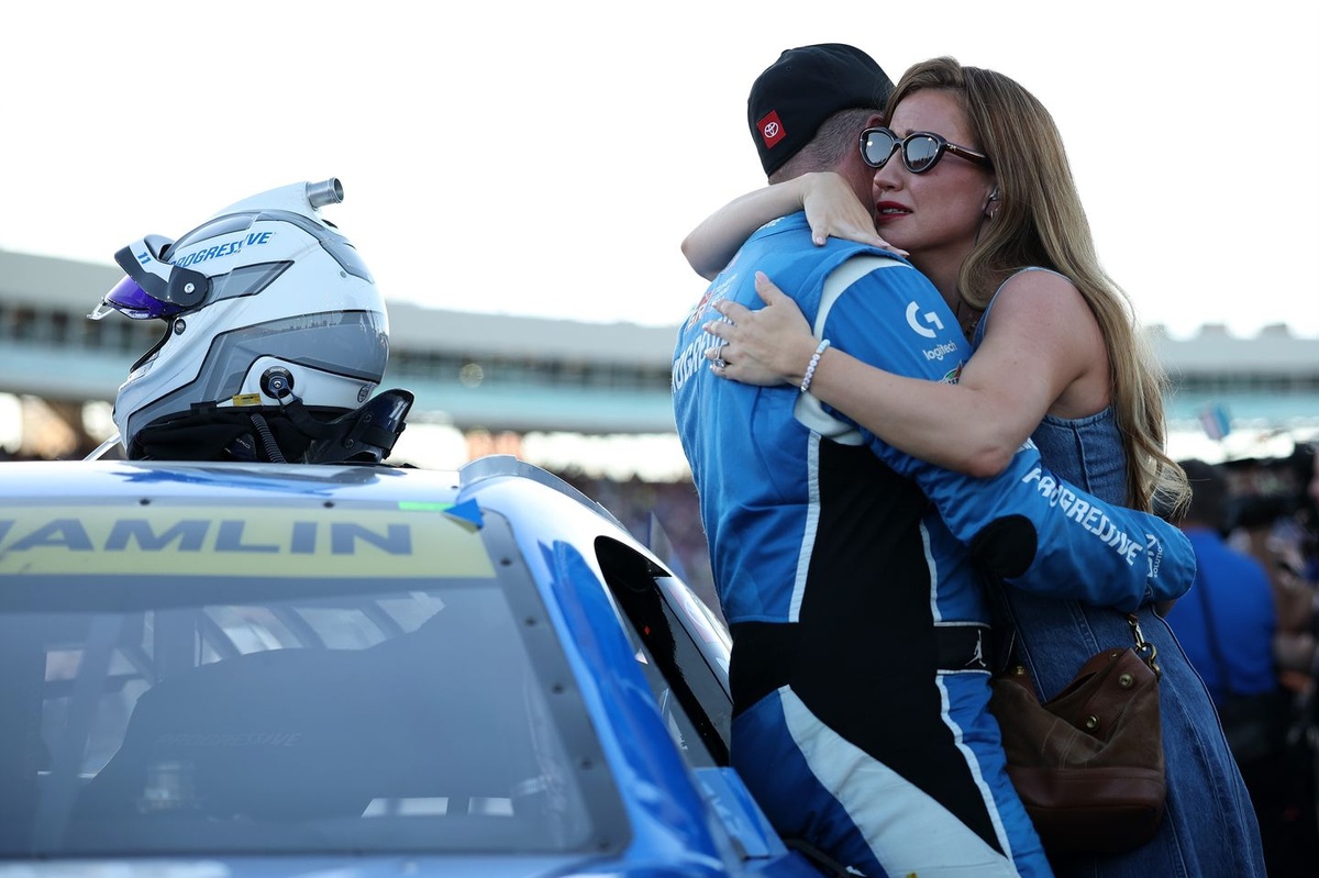 Larson sympathizes with heartbroken Hamlin over NASCAR championship