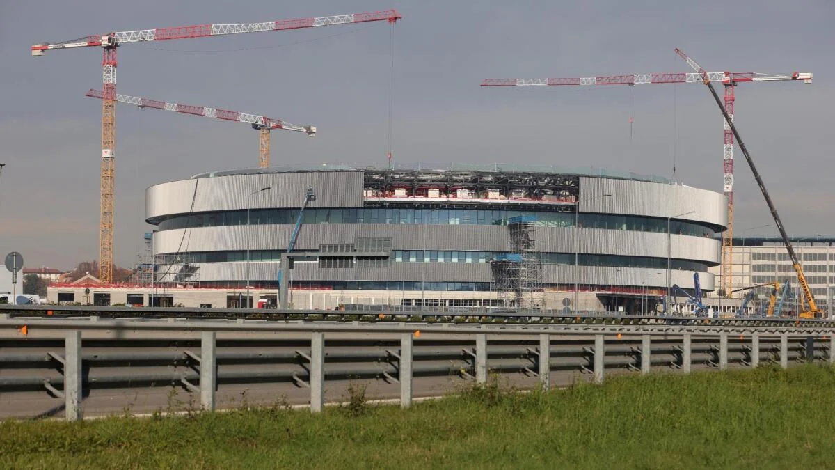 The size of the 2026 Olympic hockey rink could jeopardize NHL players' ability to return to competition.