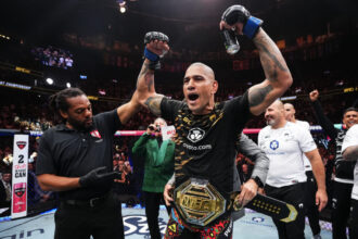 Alex Pereira celebrates victory over Meij Ankalaev at UFC 320