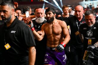 Arman Tsarukyan leaves arena after UFC Qatar ends