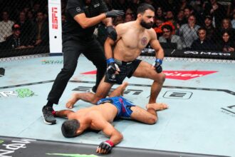 Benoît Saint-Denis KOs Beneil Darish in their UFC 322 fight