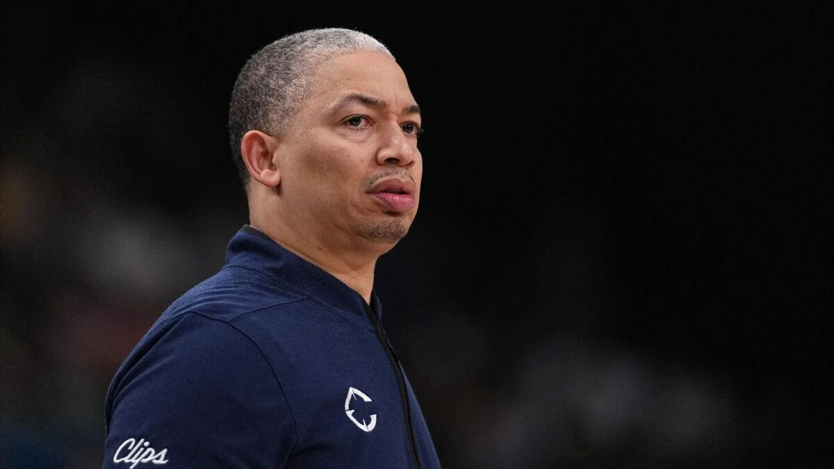 Clippers coach Ty Lue refutes claims he hasn't talked to Chris Paul