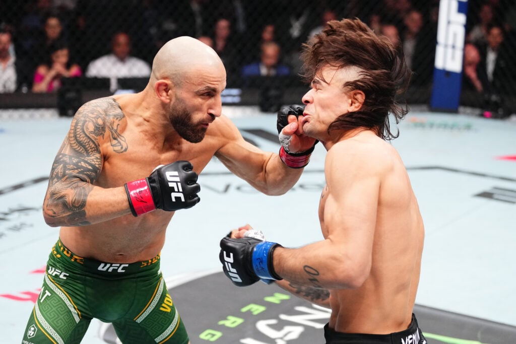 Alexander Volkanovski punches Diego Lopez in their fight at UFC 314