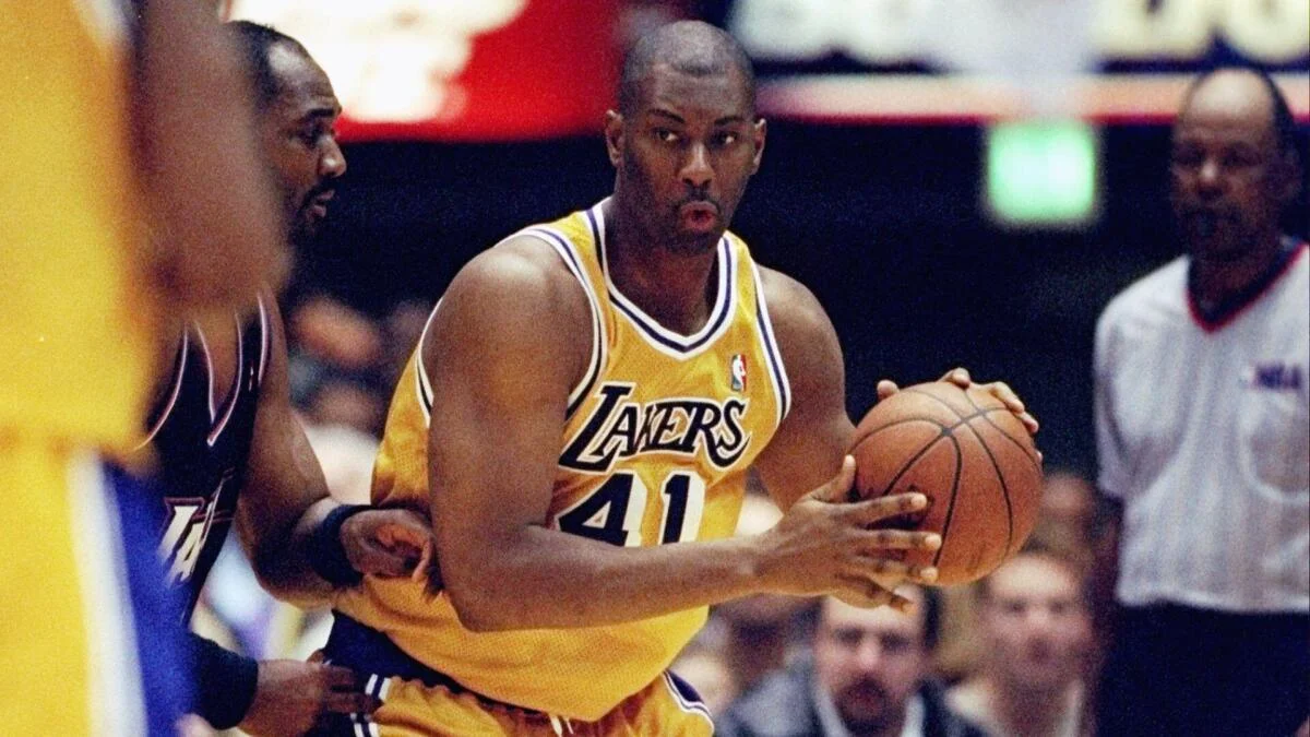 Former Lakers and Pistons' Elden Campbell dies at age 57
