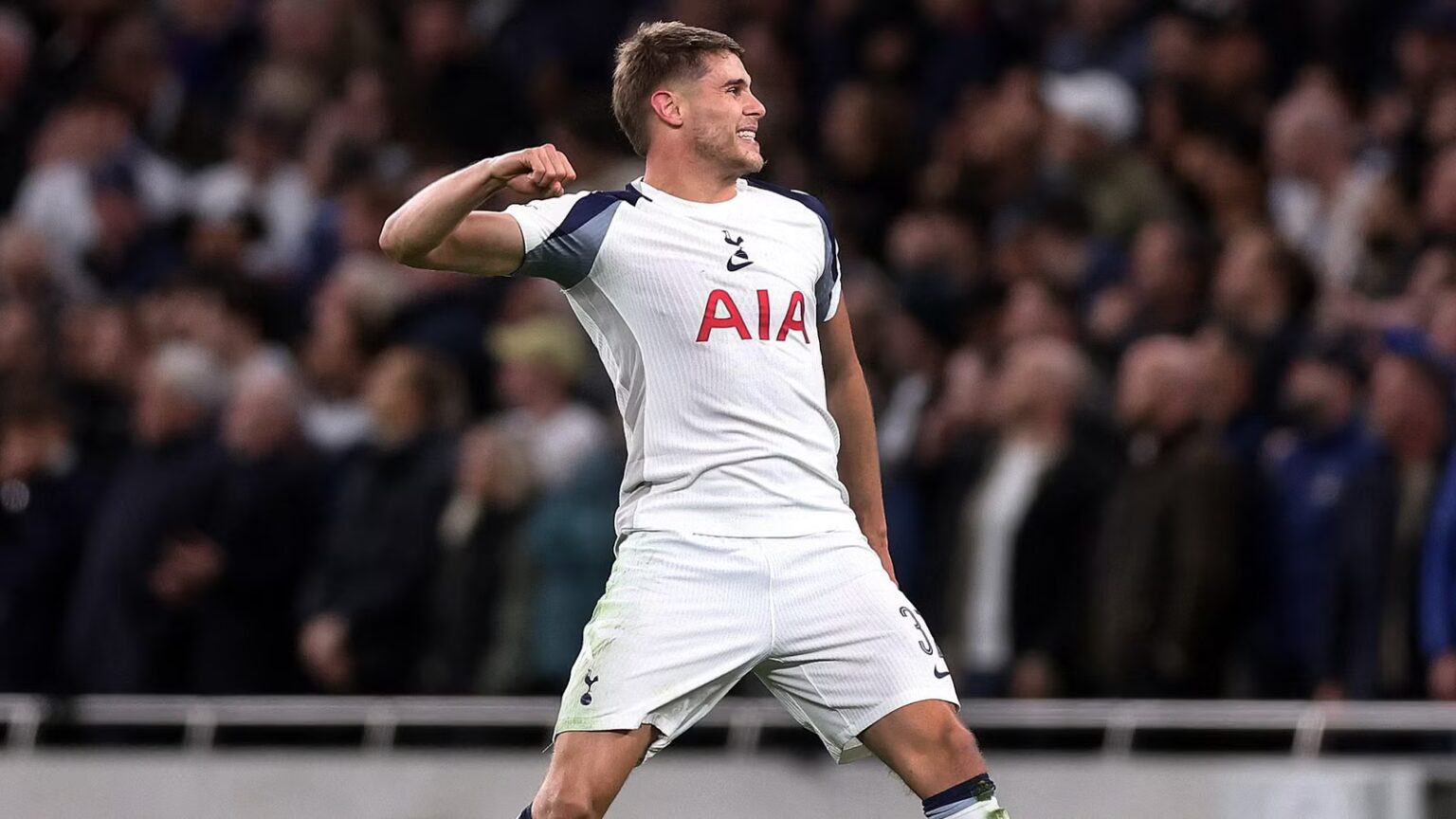 'He's unbelievable' - Van de Ven admires Spurs' big-money star