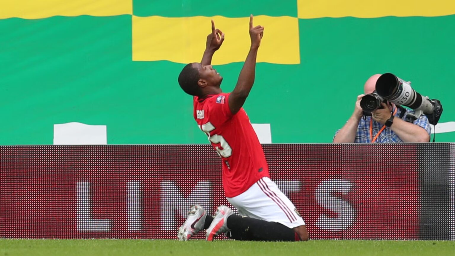 INEOS discuss personal terms of Ighalo 2.0 contract with Manchester United