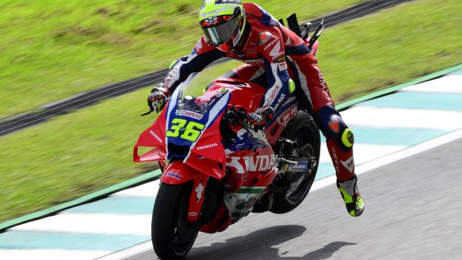 Joan Mille: "Now I'm back to my natural style" - Exclusive