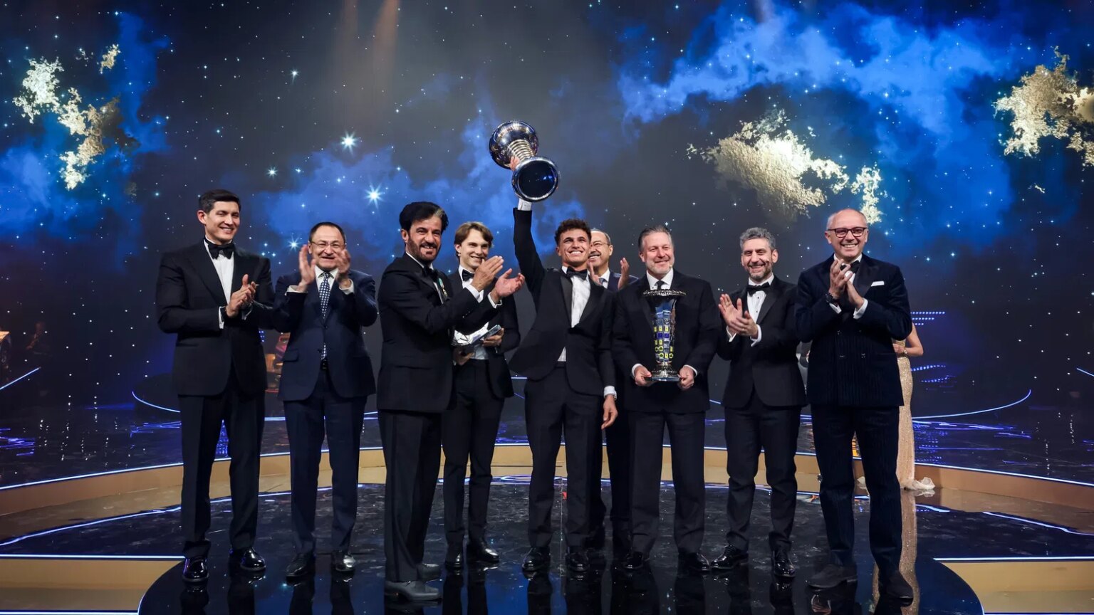 Lando Norris finally lifts the F1 trophy and is crowned champion at the FIA ​​Gala