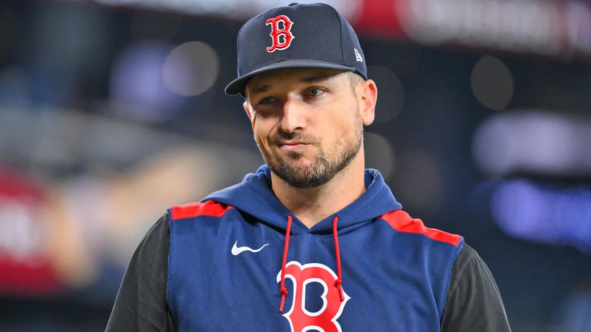 MLB Rumors: Cubs among 3 teams chasing Alex Bregman. Signs Reds outfielder