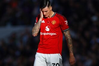 Manchester United in talks to 'move forward' with big-money PL star