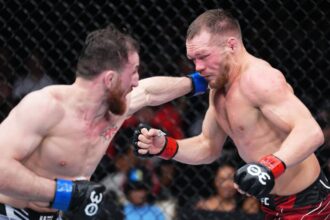 Merab Dvalishvili punches Petr Yan in first UFC fight