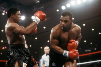 Mike Tyson knocks out Trevor Berbick in 1986 WBC heavyweight title fight
