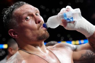 Oleksandr Usyk targets Deontay Wilder in next title defense: 'He's my first choice'