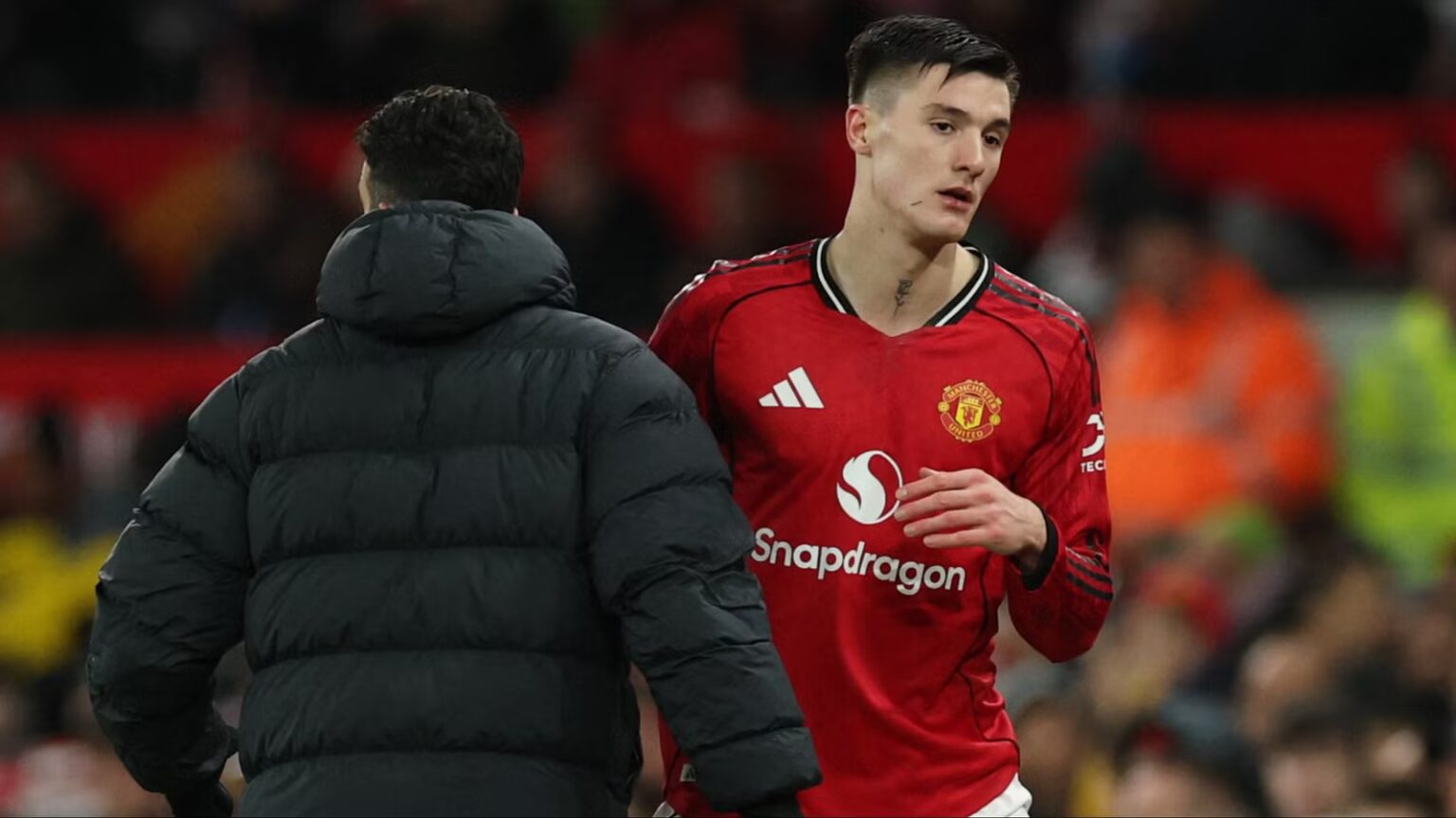 The £105,000-a-week bastard should never play for Man United again.