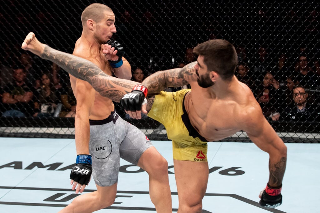 Elizeu Zaleski dos Santos KOs Sean Strickland