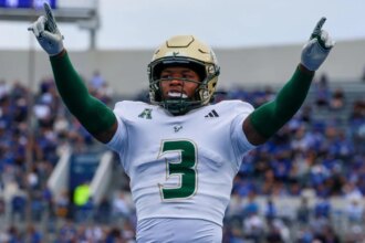 Today's featured games, best bets, odds: College bowl games, NBA and more