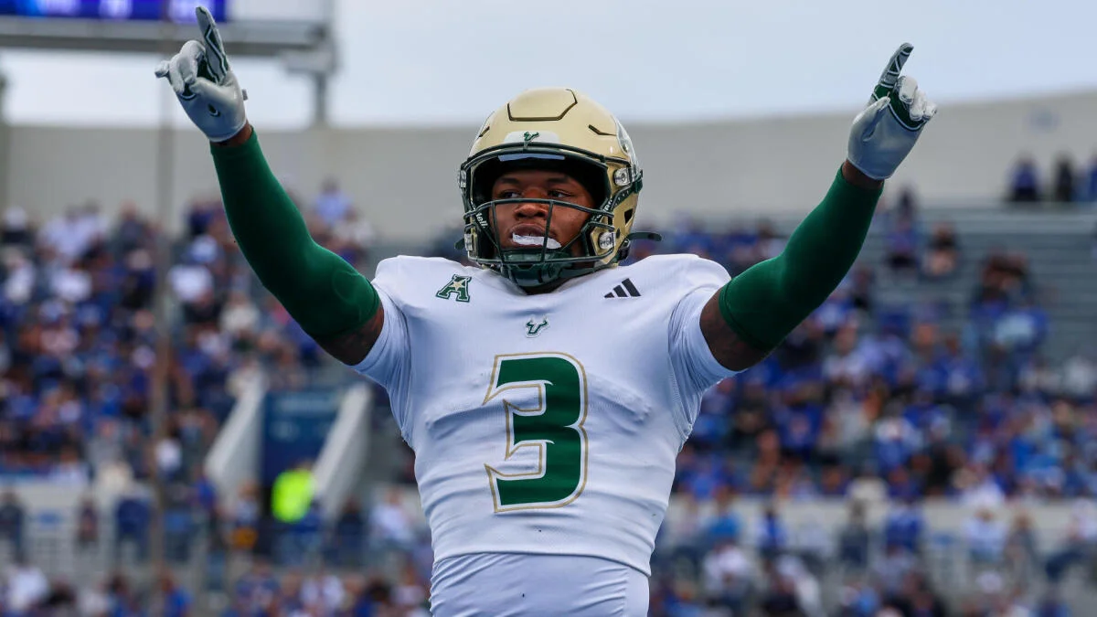 Today's featured games, best bets, odds: College bowl games, NBA and more