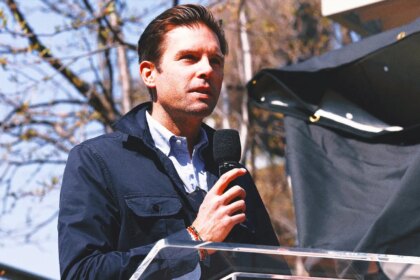 Twins add three limited partners and change ownership manager