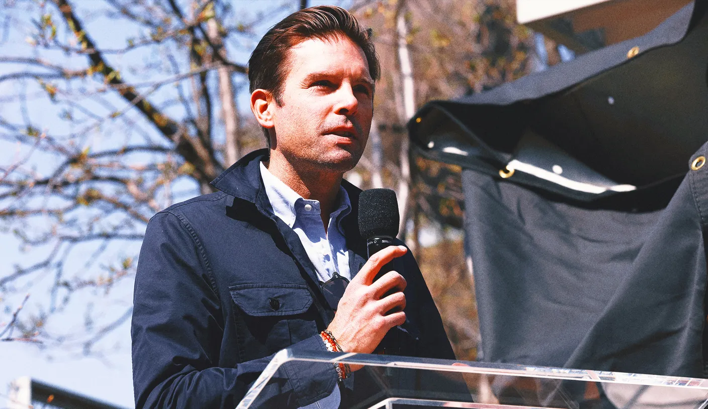 Twins add three limited partners and change ownership manager