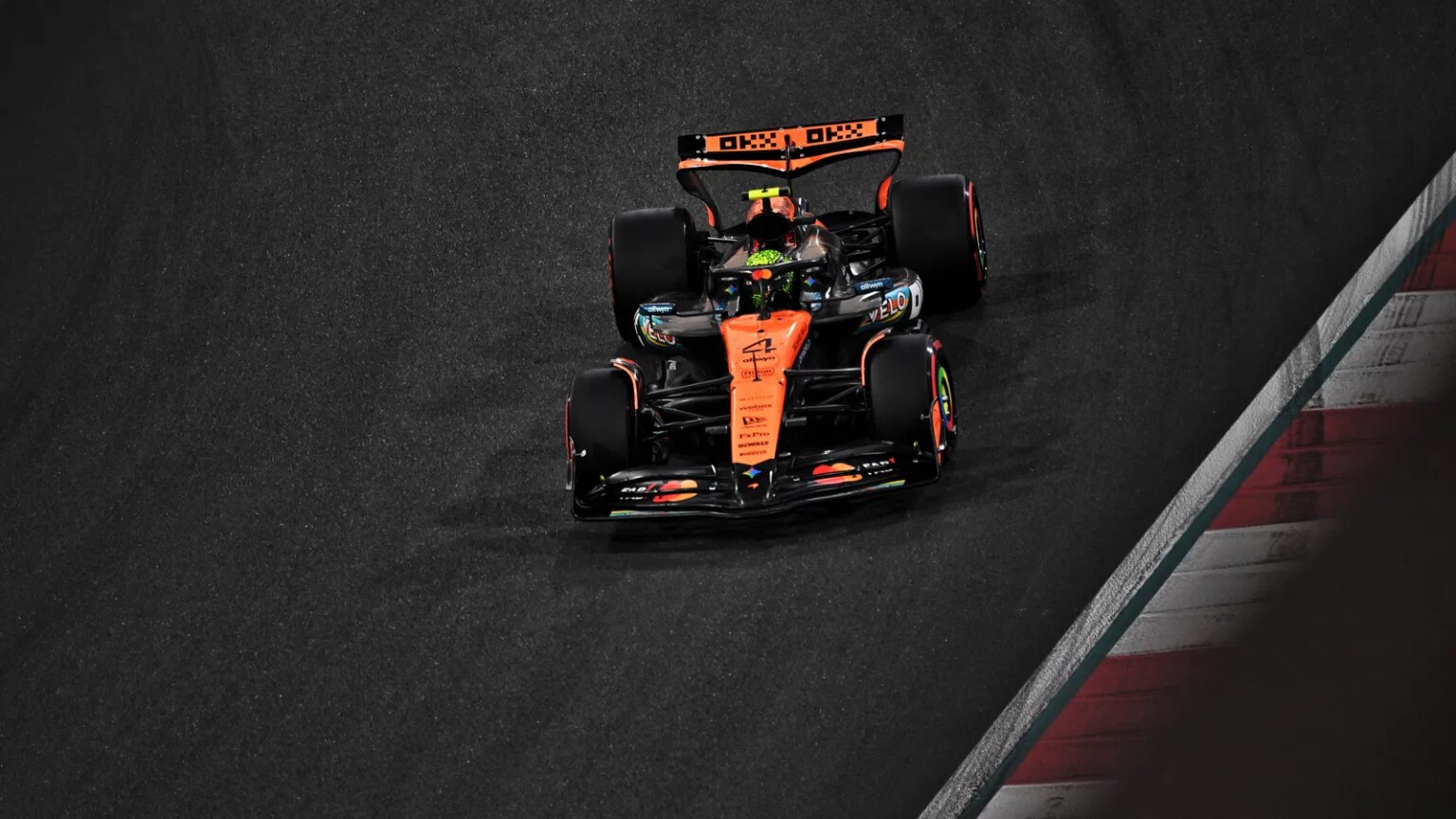 After the first day of the F1 Abu Dhabi title deciding race, who has the advantage?