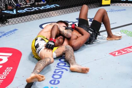 Yaroslav Amosov submits Neil Magny at UFC Vegas 112