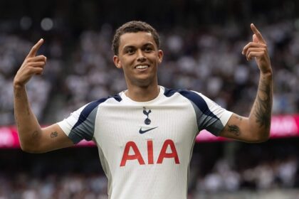 Crystal Palace and Bournemouth battle it out in Brennan Johnson race