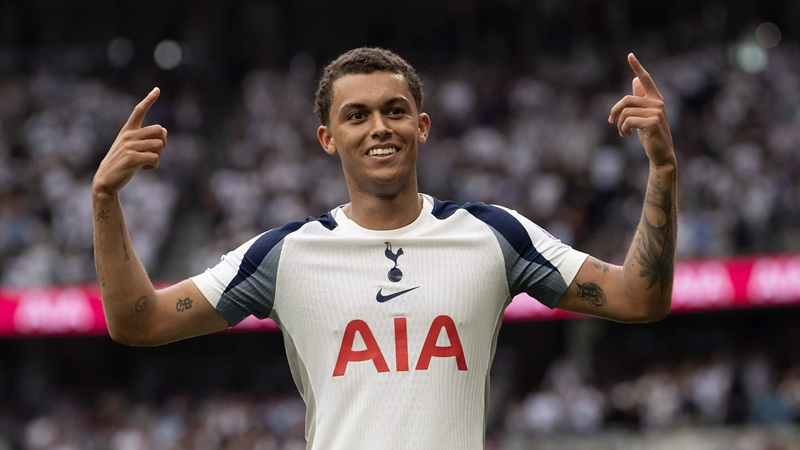 Crystal Palace and Bournemouth battle it out in Brennan Johnson race