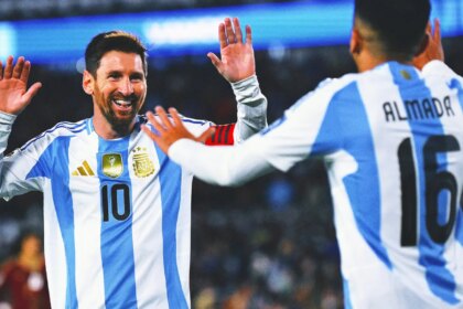 Argentina national team coach says about Messi's decision at the World Cup: ``We're waiting for his decision''