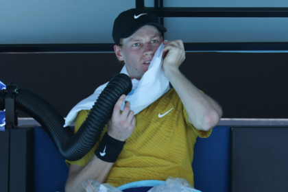 Australian Open: 'Lucky' Jannik Sinner is saved by heat rule and defeats Elliott Spizzilli (USA)