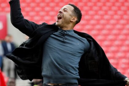 Chelsea considering 'best manager in PL'