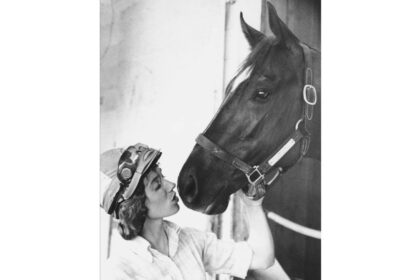 Diane Crump, the first female jockey to ride in the Kentucky Derby, dies at age 77