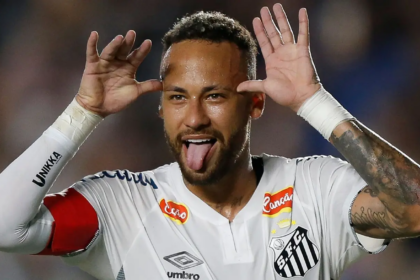 Santos star signs new contract, no reunion between Lionel Messi and Neymar