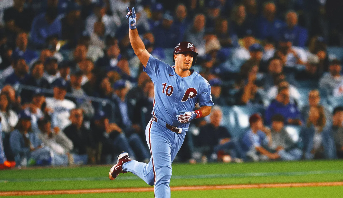 JT Realmuto has reportedly agreed to a three-year contract worth $45 million to stay with the Phillies.