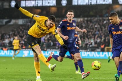 Leeds continue negotiations for Strand Larsen, with 49ers offering £39m