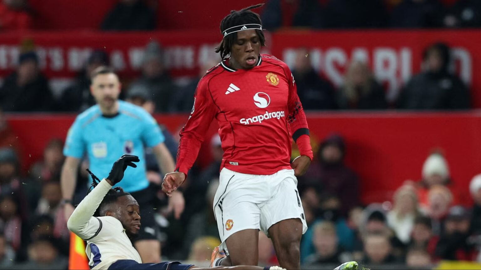 Manchester United bid for Isa Alao on long-term deal to replace Patrick Dorg
