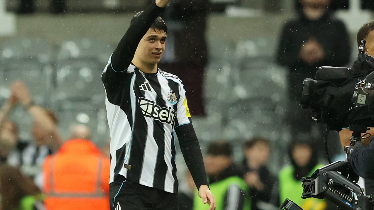 Newcastle could accept £8m bid for 'permanent' star