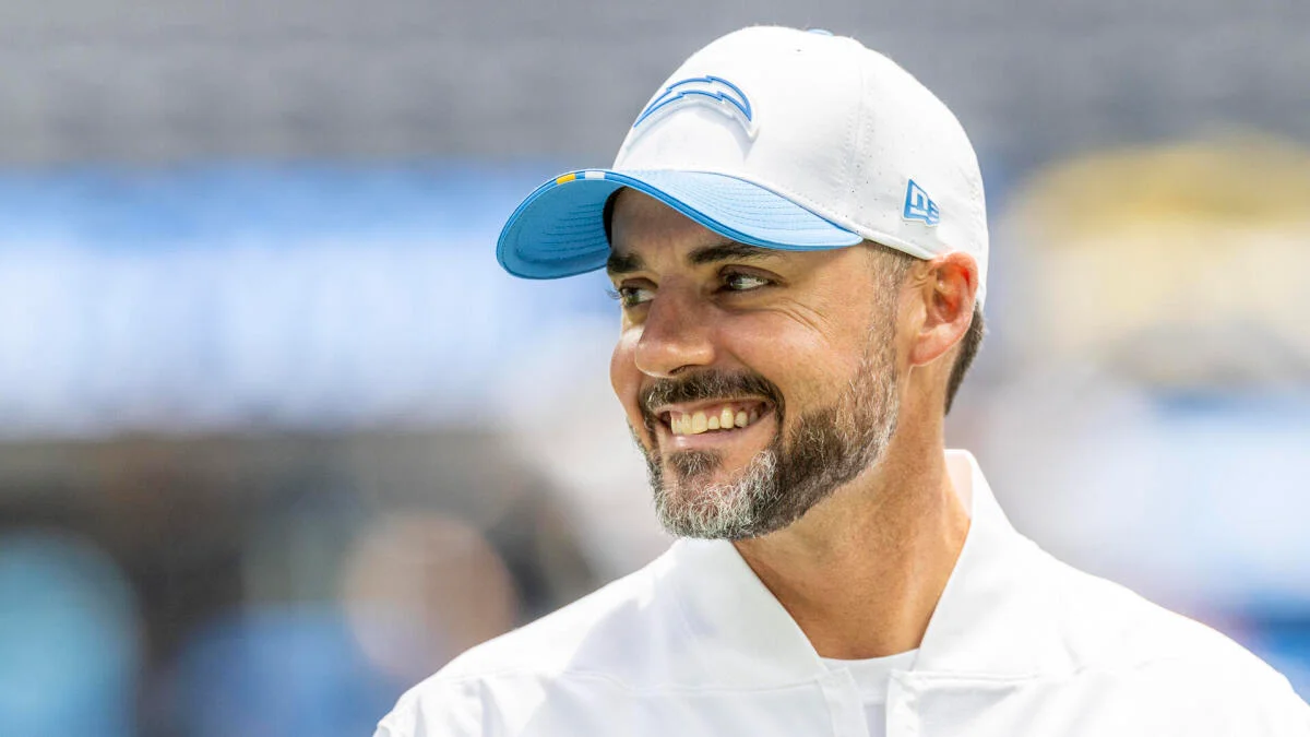 Ravens hire Jesse Minter. UFC, Zuffa Boxing to debut on Paramount+