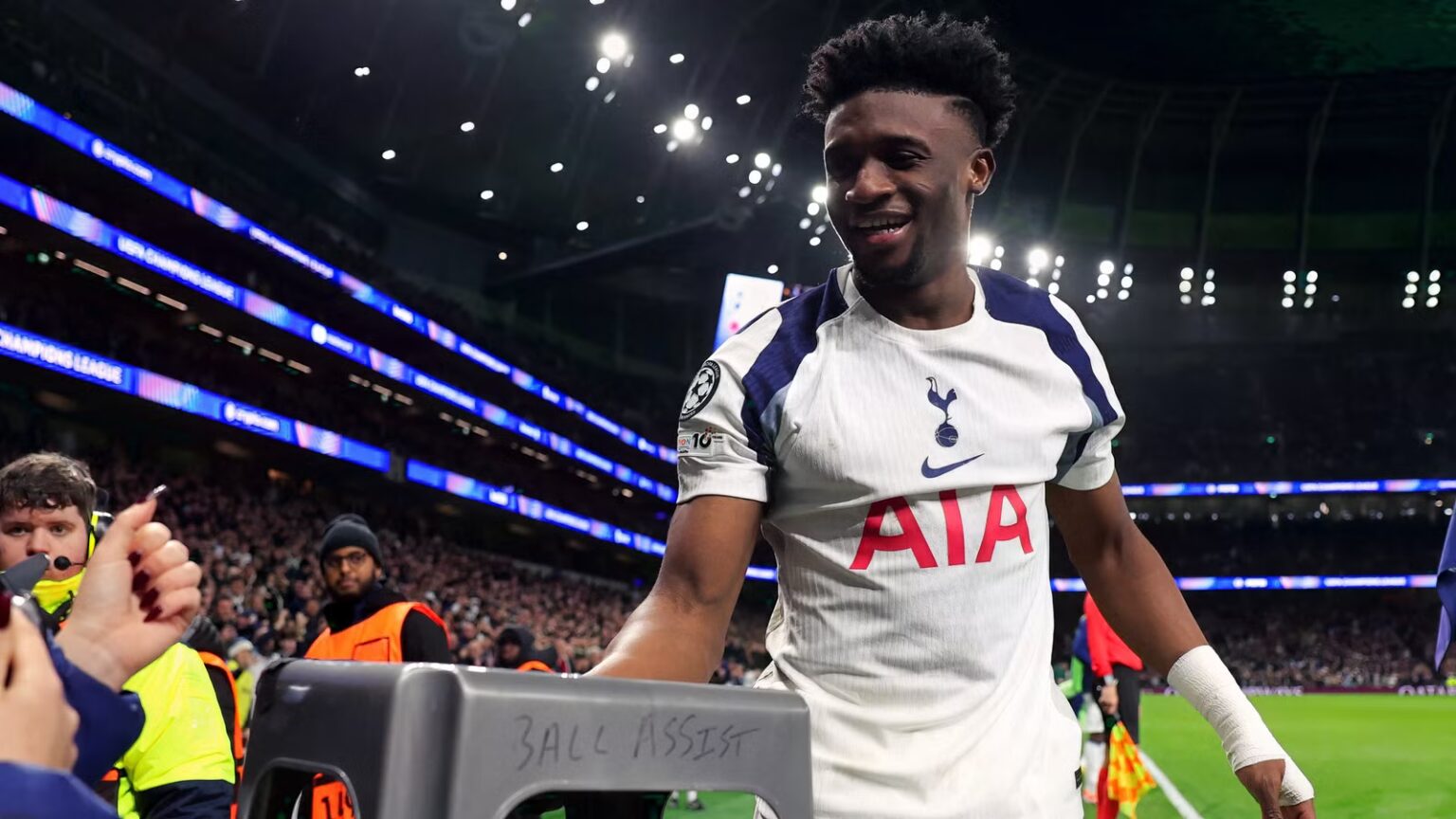 Spurs submit huge bid to sign 'phenomenal' winger