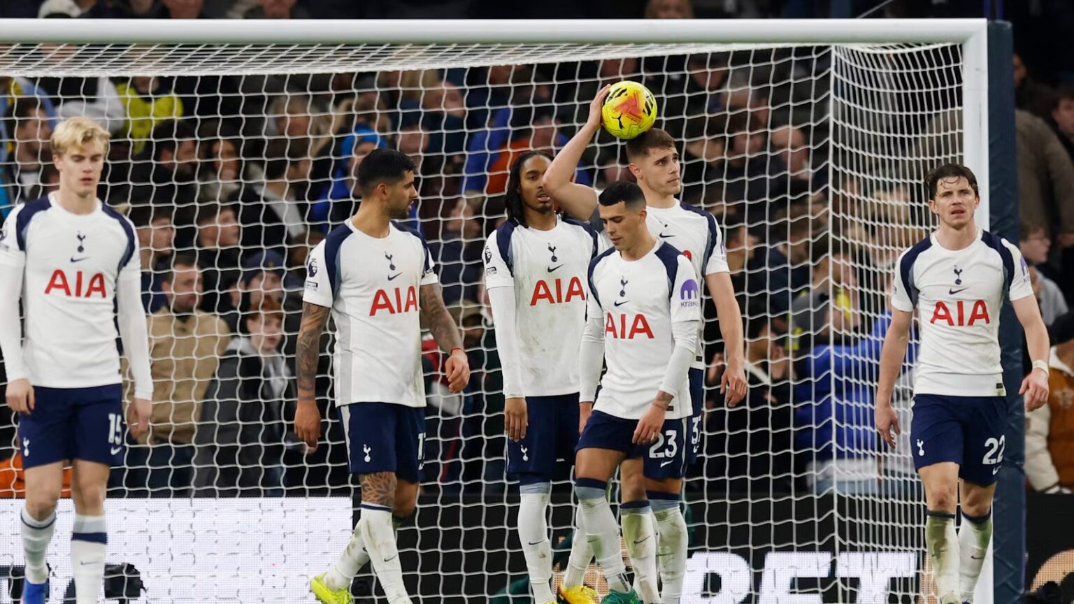 Tottenham star Van de Ven refuses to sign new contract while Frank is in charge