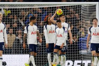 Tottenham star Van de Ven refuses to sign new contract while Frank is in charge