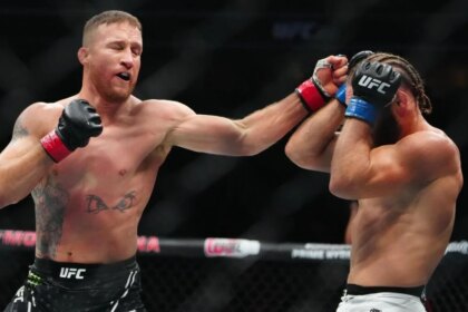 UFC 324 odds, fight card, predictions: Gaethje vs. Pimblett picks from proven MMA experts