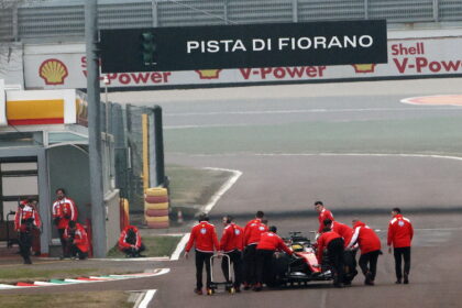 What caused Lewis Hamilton to suddenly stop on track during shakedown of his Ferrari SF-26?