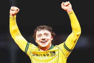 Wrexham move into the Championship play-offs with dramatic win