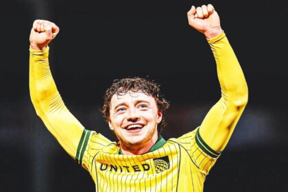 Wrexham move into the Championship play-offs with dramatic win