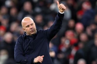 Liverpool manager Arne Slott talks about possible transfer after Champions League win over Qarabag (video)